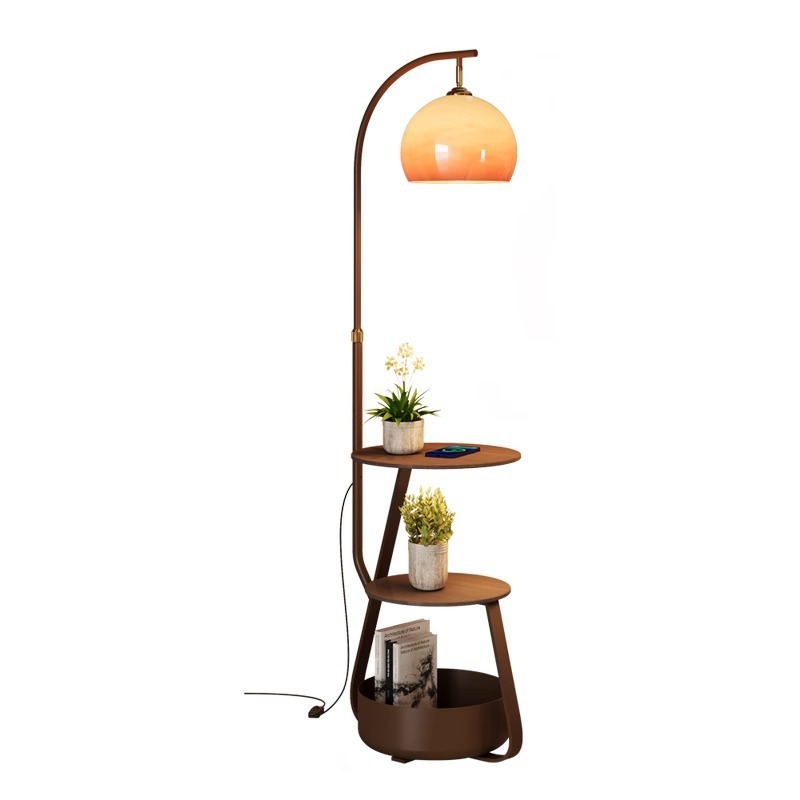 Vloerlamp, antiek nachtkastje  - Coffee & Tea - Pastry Góc Xanh recensie en prijs